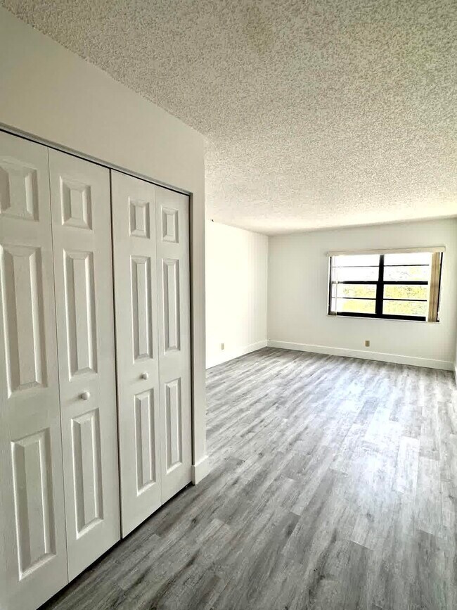 Foto del edificio - 9235 SW 8th St