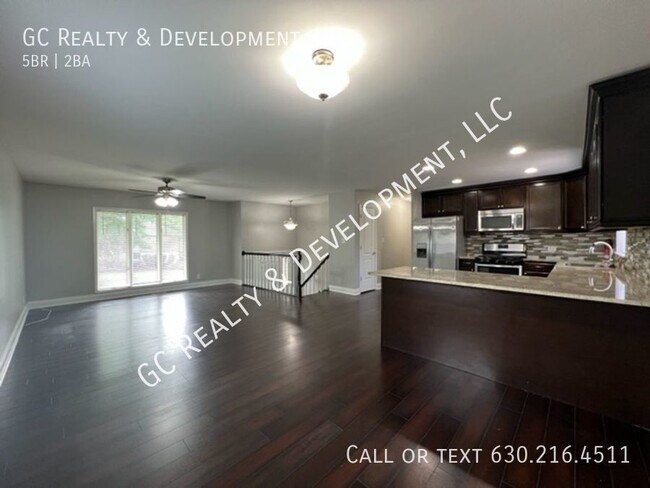 Building Photo - ***STREAMWOOD - RAISED RANCH / 5 BDRM / 2 ...