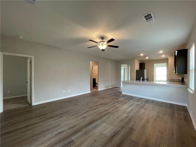 Building Photo - 508 Republic Dr