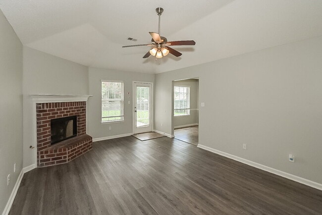 Building Photo - 1203 Thames Dr