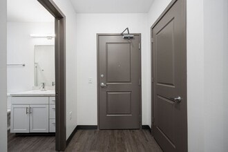 Interior Photo - Vera on Broad