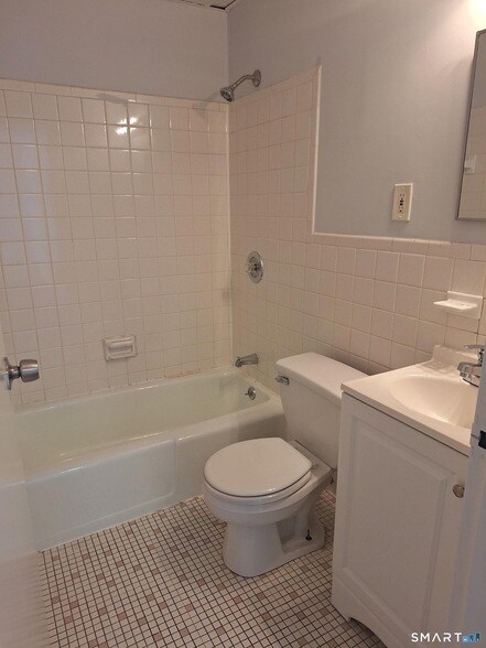 Foto del edificio - 217 Hollister Ave