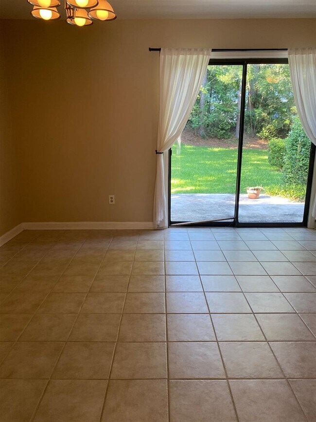 Foto del edificio - 2208 Branbury Ln