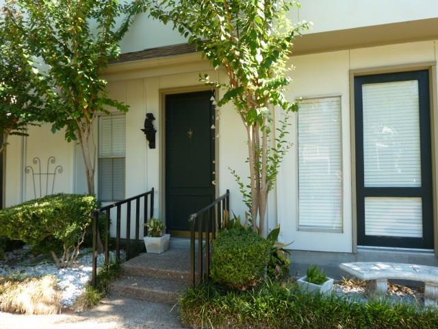 Primary Photo - 2100 Tanglewilde St