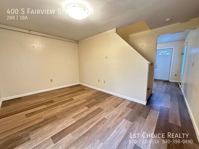 Building Photo - 2 bedroom remodeled townhouse for rent!