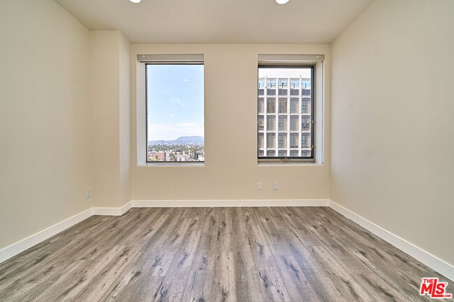 Foto del edificio - 3810 Wilshire Blvd