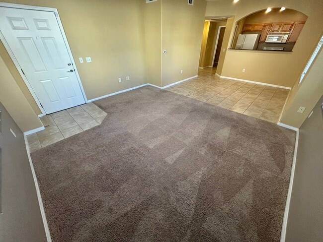 Building Photo - EASY LIVING IN THE NORTHWEST WITH BRIGHT C...