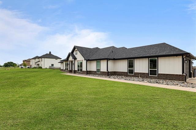 Building Photo - 285 Redwood Dr