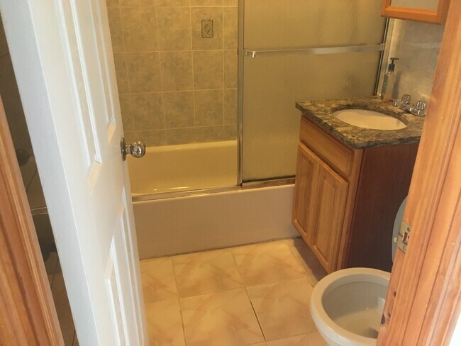 Foto del edificio - 1439 Dahill Rd