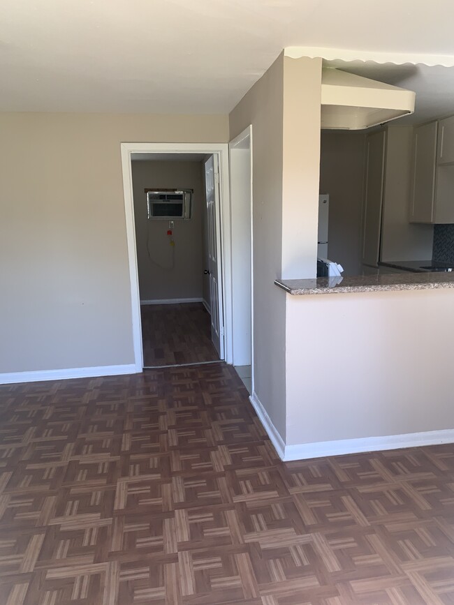 Large Living and dinning area - 9211 N Green River Dr