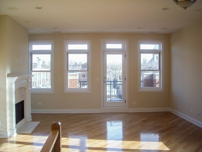 Building Photo - 2334 N Greenview Ave