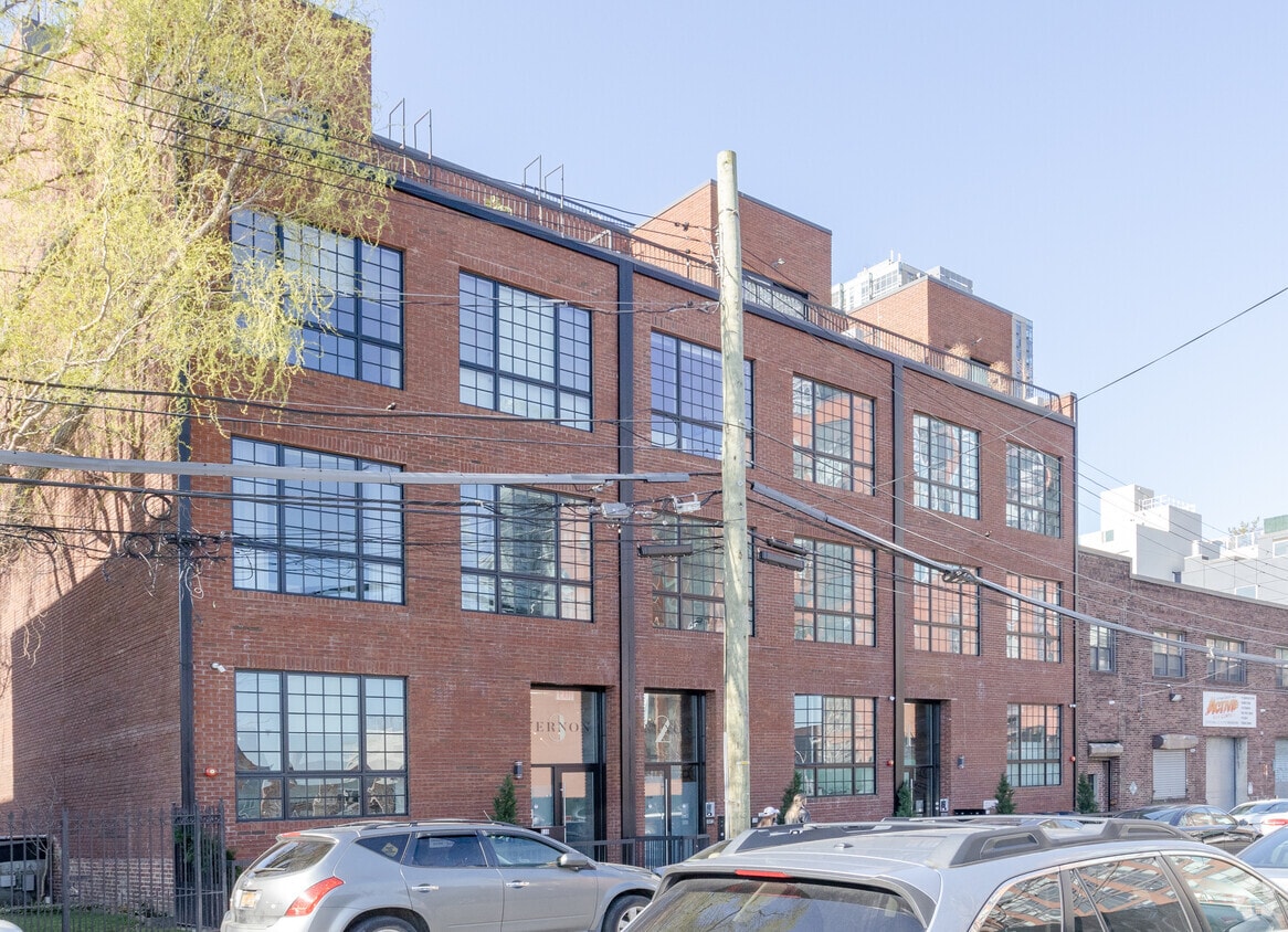 Building Photo - Vernon 3