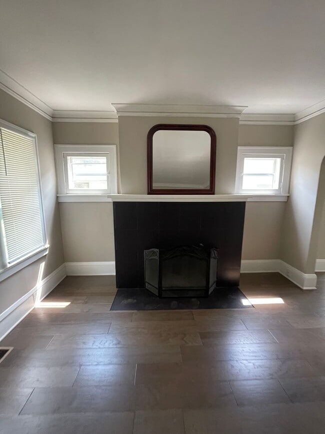 Building Photo - Immediate Move In or Nov 1st Beautiful 3 B...