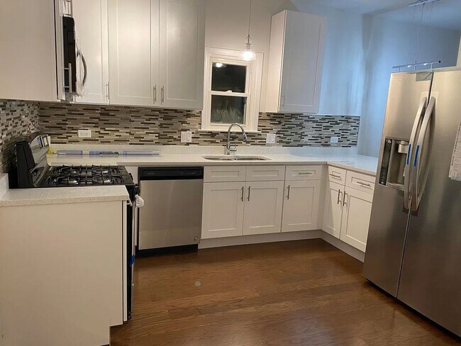 Foto del edificio - 1034 Lathrop Ave