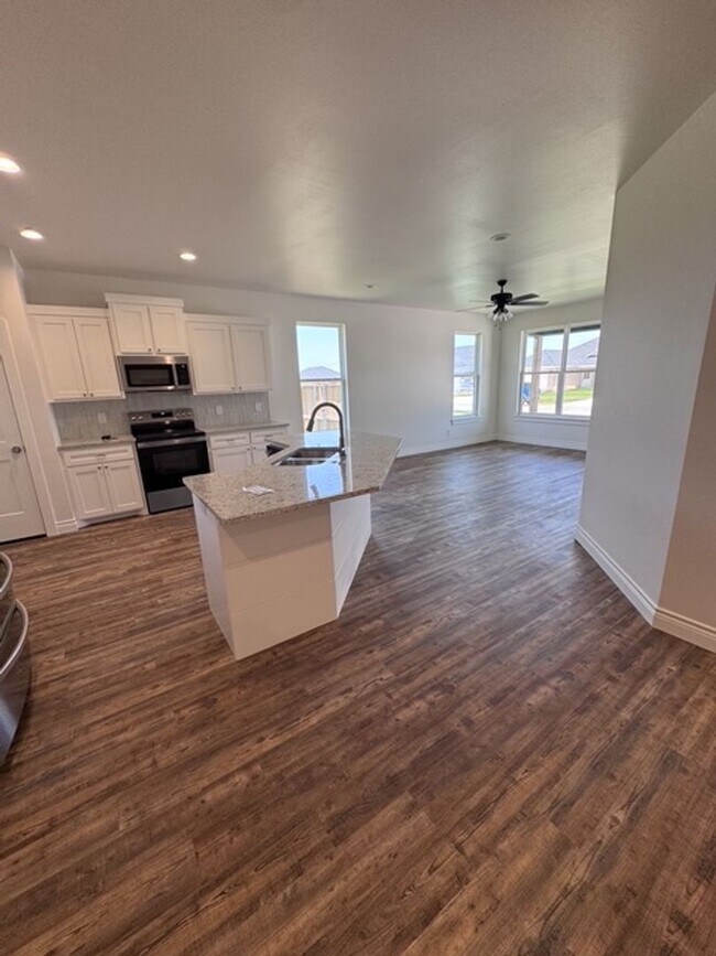 Building Photo - Sawdust Duplex