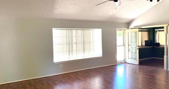 Building Photo - 22527 Rockgate Dr
