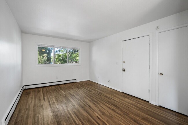 Foto del edificio - Renovated Upper-Level 2BR Unit in Minneapo...