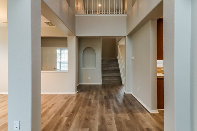Building Photo - 2307 Hillgrove Ct