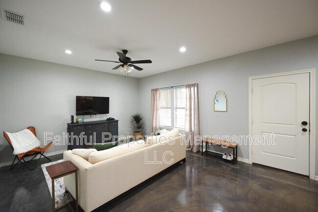 Foto del edificio - 14235 County Rd 452