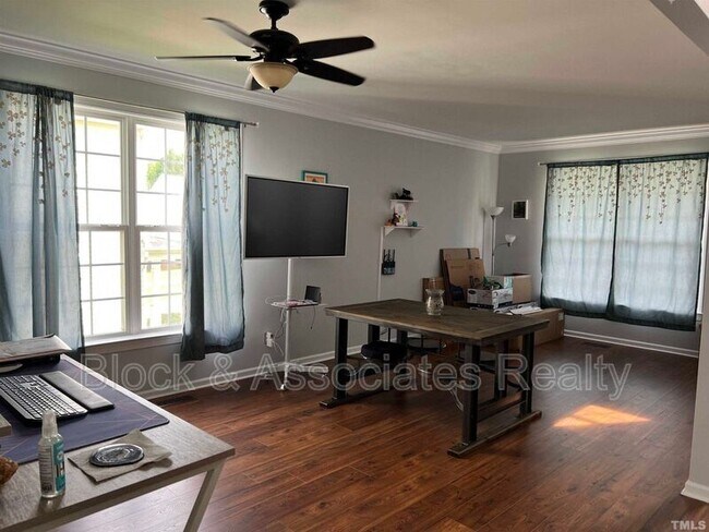 Building Photo - 105 Plumbago Pl