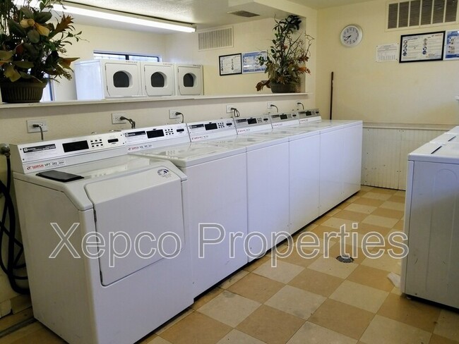 Foto del edificio - 32200 Cathedral Canyon Dr