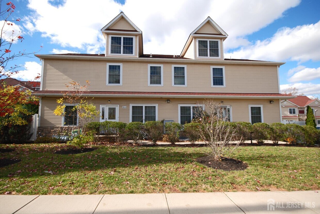 Foto principal - 32 Cinder Rd