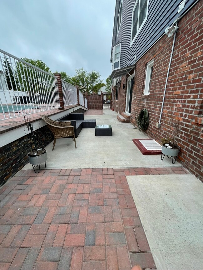 500 sq ft outdoor patio - 335 E Olive St