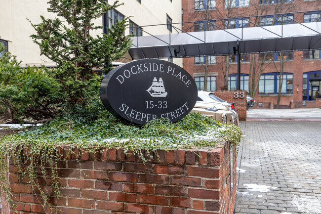 Alternar - Dockside Place Condominiums