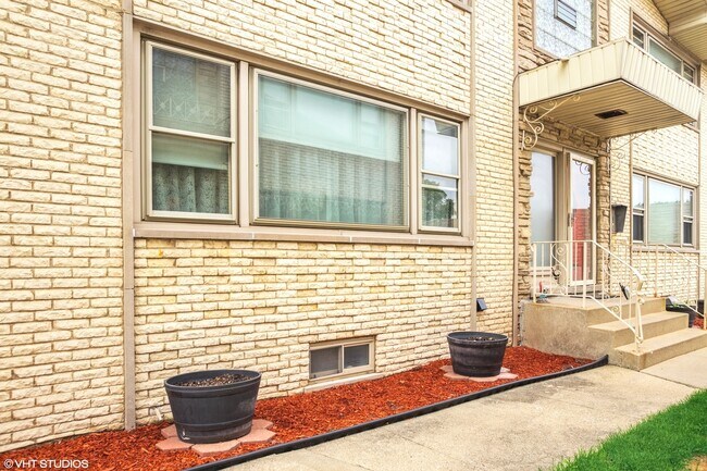 Foto del edificio - 7537 W Higgins Rd