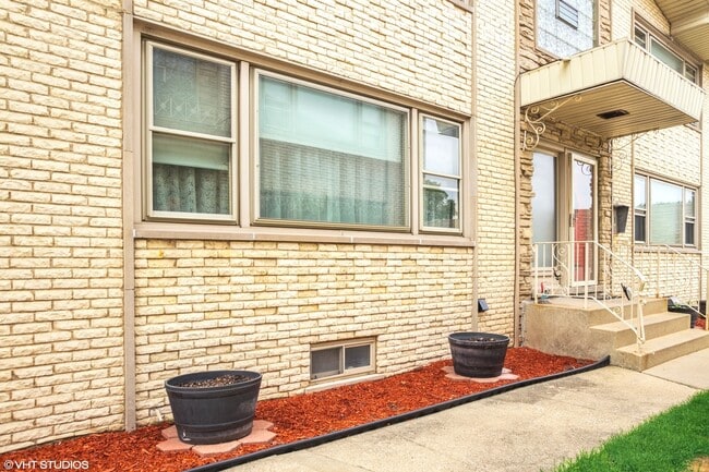 Building Photo - 7537 W Higgins Rd