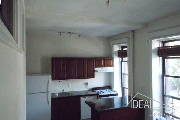 Primary Photo - 1057 Bedford Ave