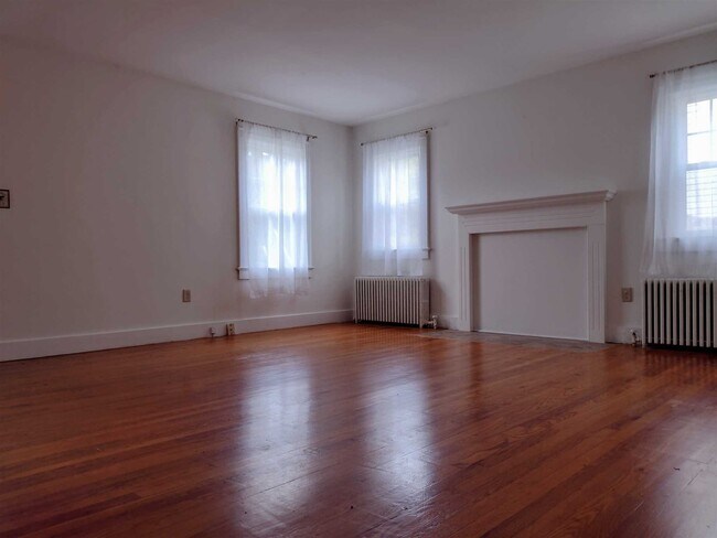 Building Photo - 55 Violet Pl