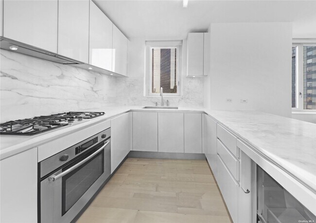 Building Photo - 322 W 57th St