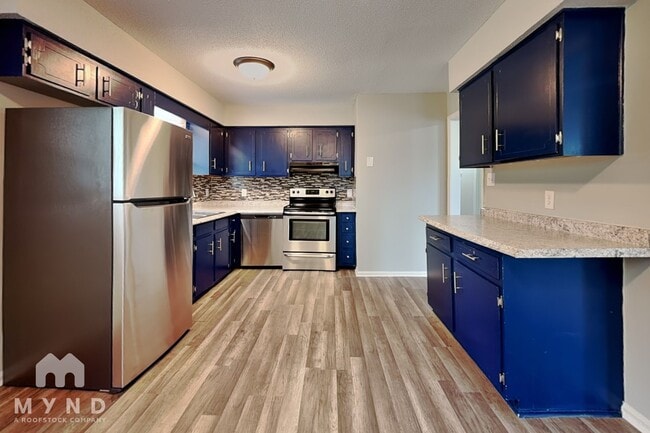 Building Photo - 547 Whitethorn Dr