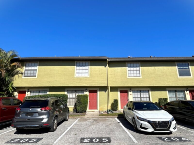 Primary Photo - 2 bedroom 2 bath 2 story townhome in Winte...