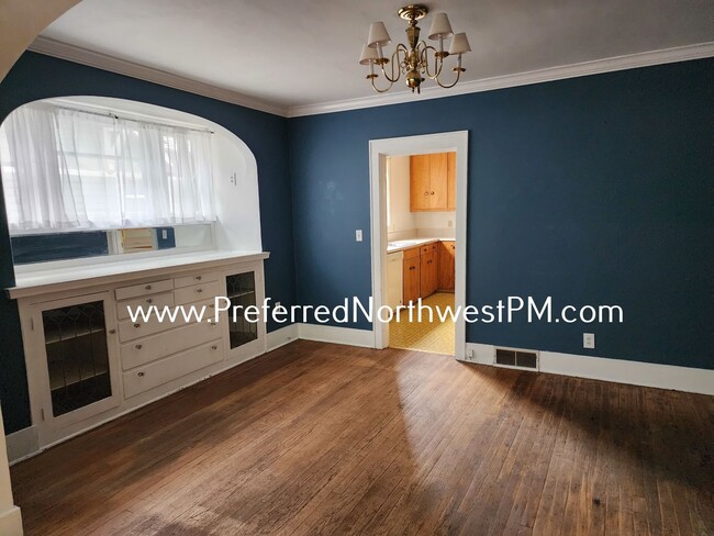 Building Photo - Large vintage home in Jefferson Westside N...