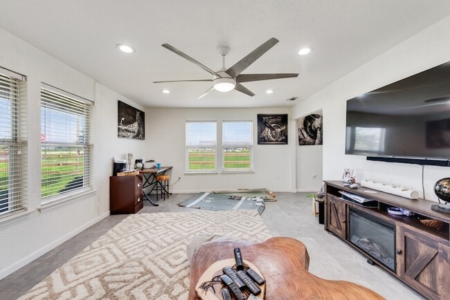 Building Photo - 354 N Farm To Market 1138