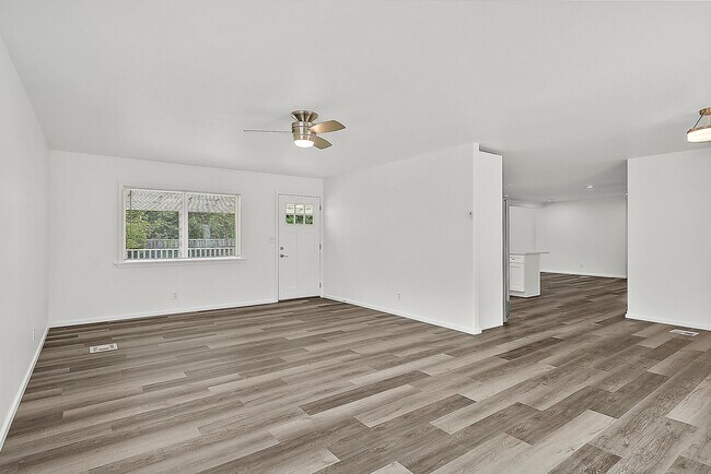 Foto del edificio - Updated 3-Bedroom Port Orchard Rambler with Covered Porch