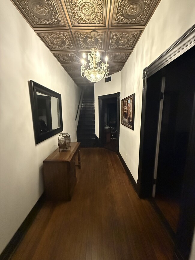 Foto del edificio - Fully Furnished 3 bed / 1.5 bath Historic ...