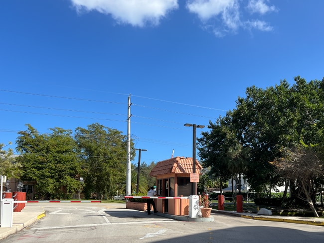 Foto del edificio - 900 River Reach Dr