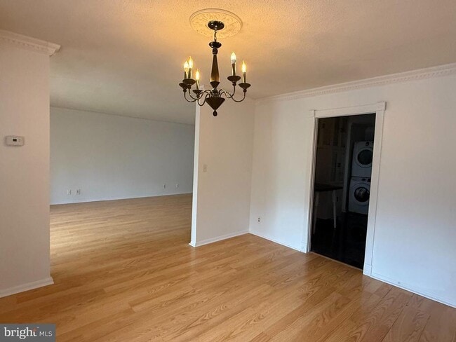 Foto del edificio - 8340 Greensboro Dr