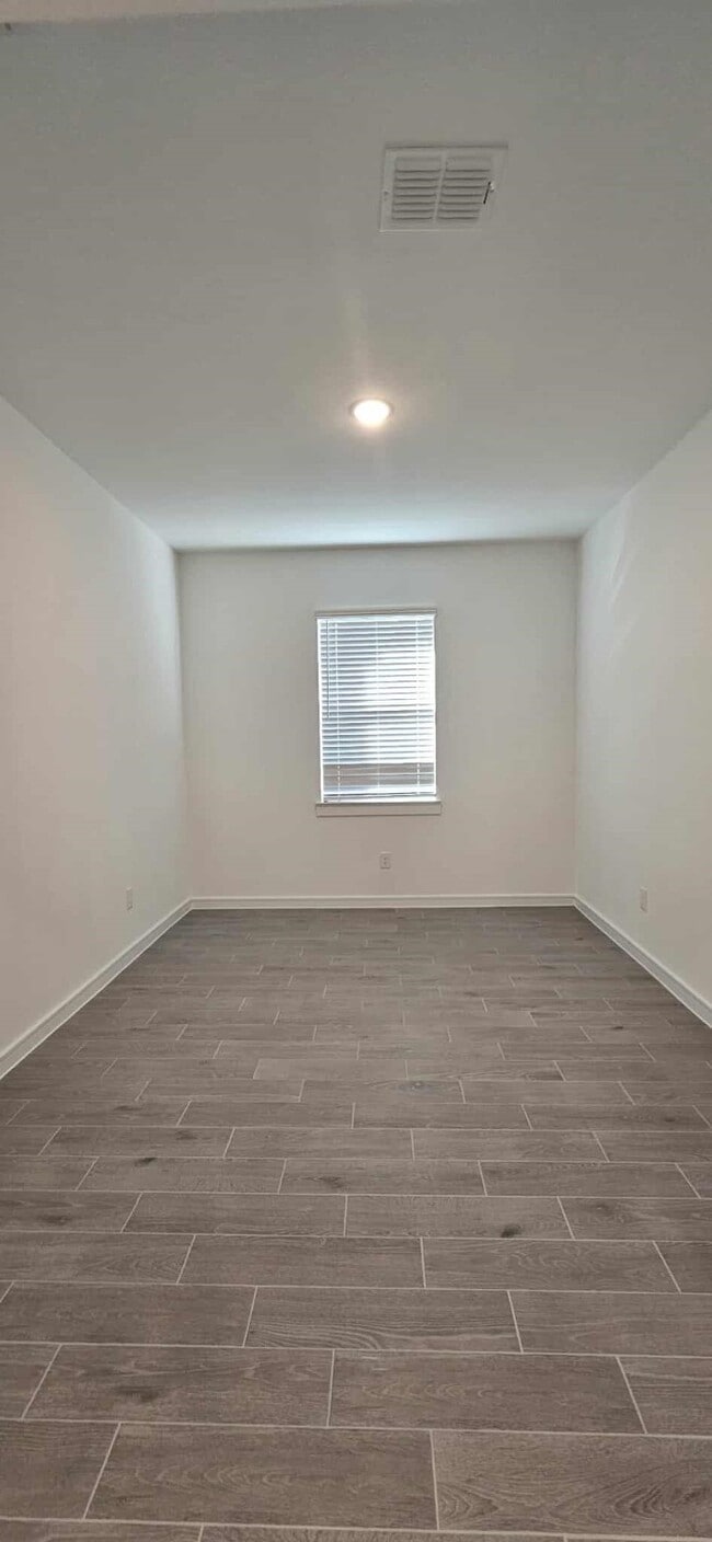 Foto del edificio - 8422 Bay Oaks Dr