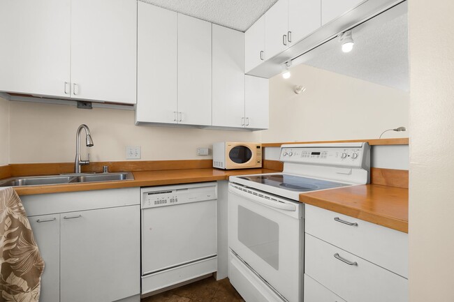 Building Photo - Furnished 1bd/1ba/1pkg in Rent Ala Moana/W...