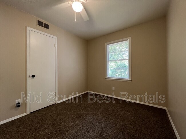 Building Photo - 2142 Pamela Dr