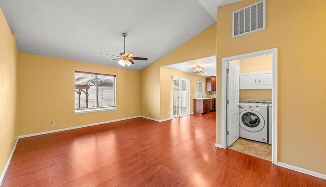 Foto del edificio - 3 Bed, 2 Bath, Single Level House in Post Falls