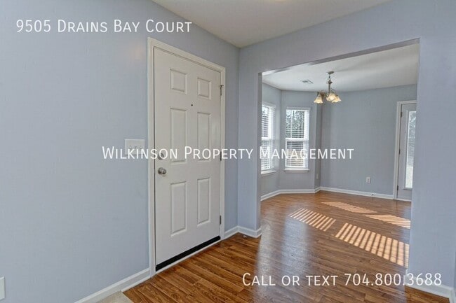 Foto del edificio - 9505 Drains Bay Ct