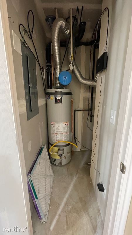 Building Photo - 2 br, 1.5 bath Townhome - 411 W 2000 S 6 U...