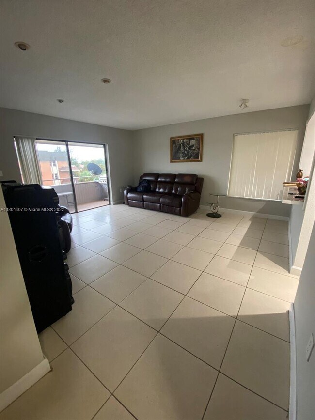 Foto del edificio - 17600 NW 68th Ave