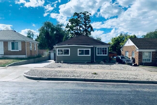 Building Photo - 3347 Porter Ave