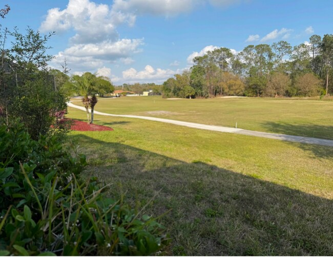 Vista del campo de golf desde atrás - 26000 Risen Star Dr